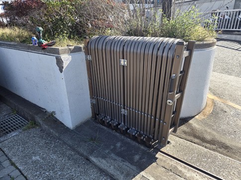 伸縮門扉改修工事前
